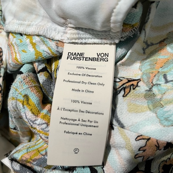 Diane Von Furstenberg Nathalie Astrantia Tulip Shell Crepe Shorts - Picture 8 of 9